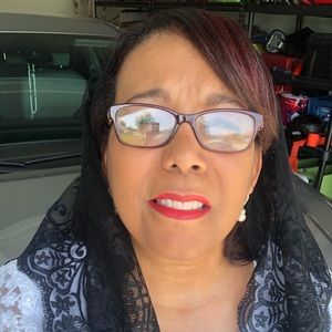 Meet your Posher, Gloria